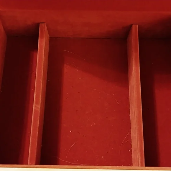 Reed & Bartontop of dresser jewelry box